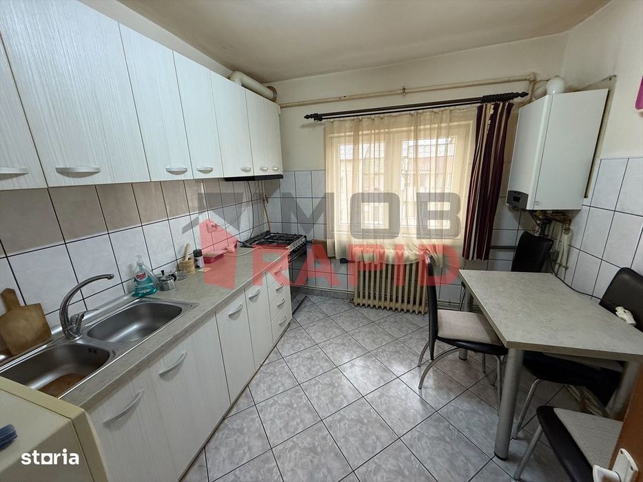 Apartament cu 3 camere, Zona Han