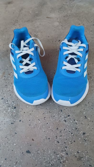 Продавам маратонки Adidas 35