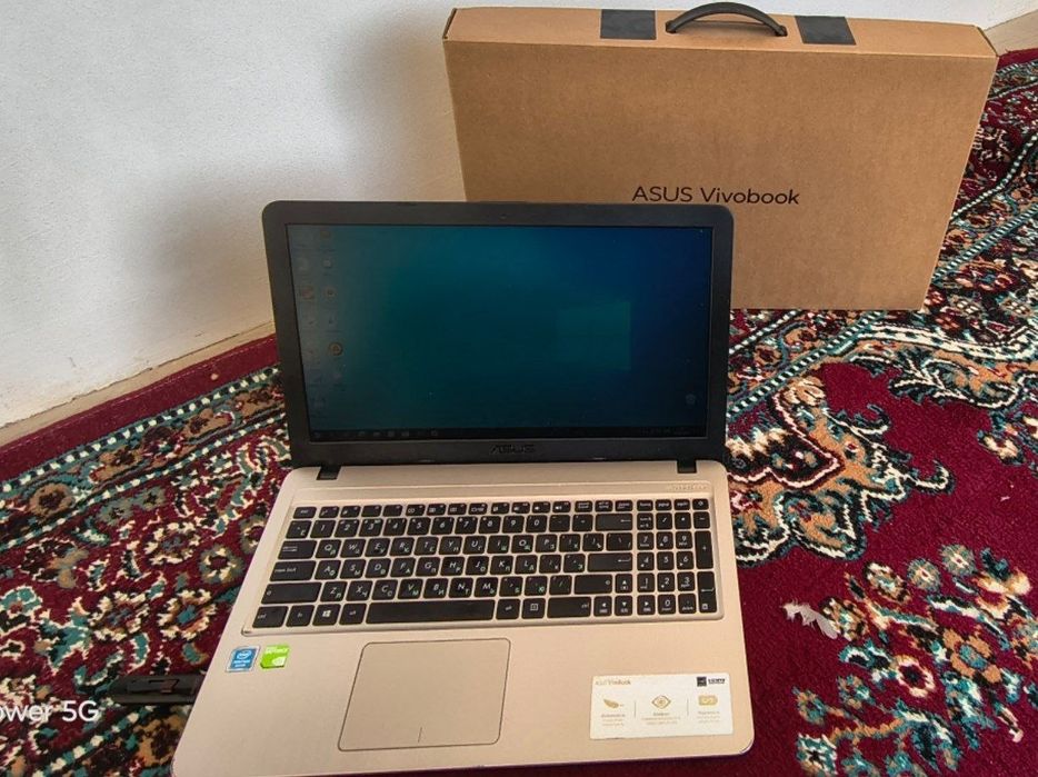 ASUS D540M (X540M seriyasi) (Intel & NVIDIA)