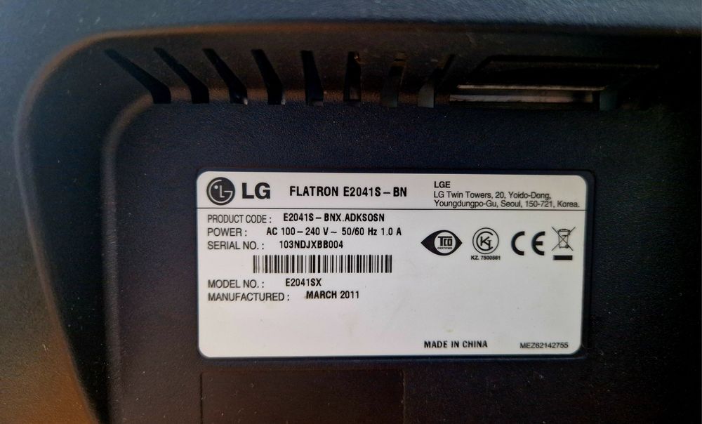 Монитор LG Flatron диагональ 20