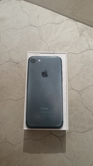 Продам айфон 7 на 32 Гб