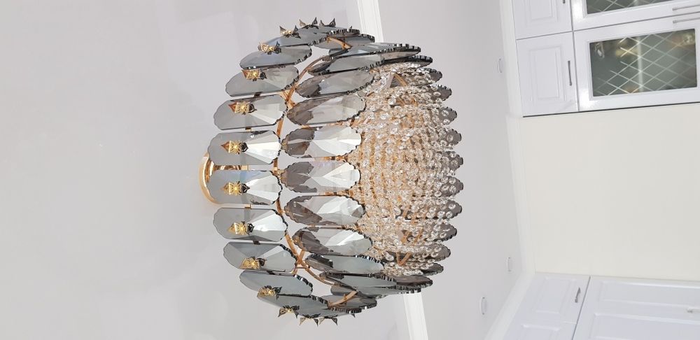 Люстра продам новая