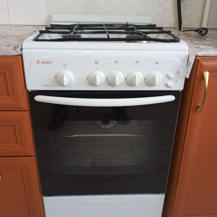 Продаётся газ плита Гефест