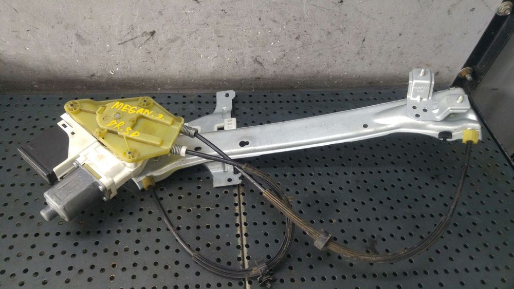 Macara geam cu motoras dreapta spate renault megane 3 827306548r 966363200 916829200 0130822331827200008r