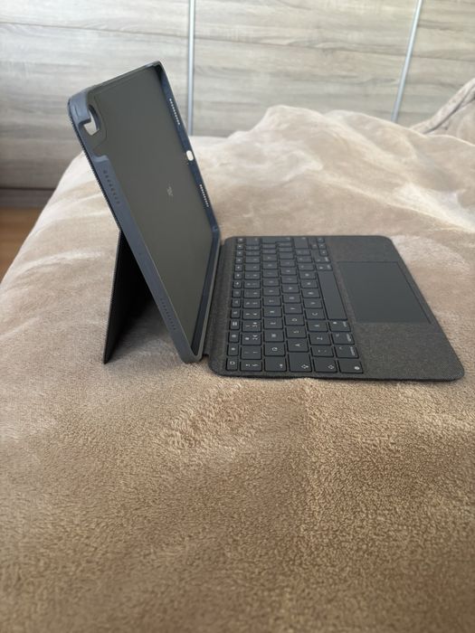 Калъф с клавиатура Logitech combo touch ipad air 4 &5 generation