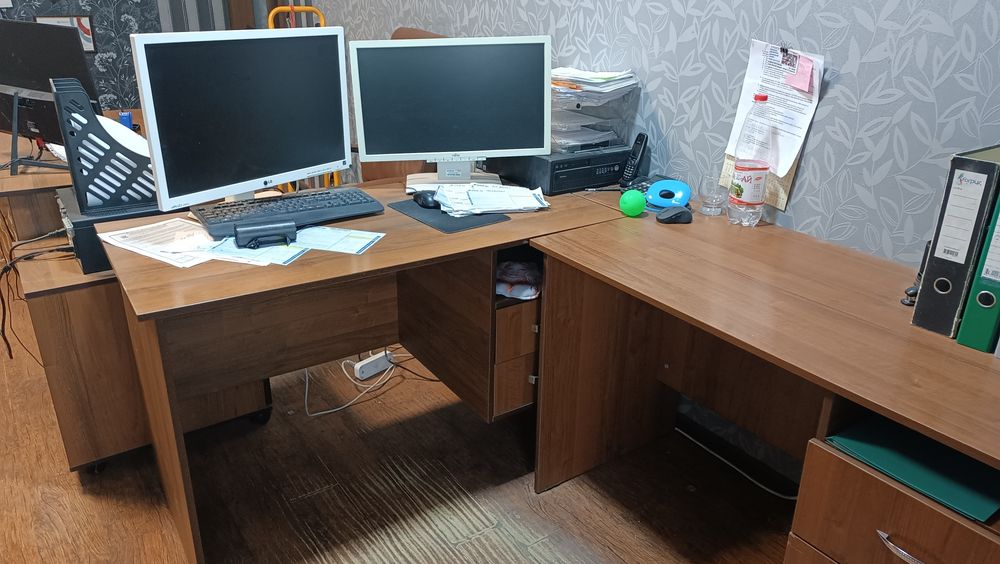Продам офисный стол