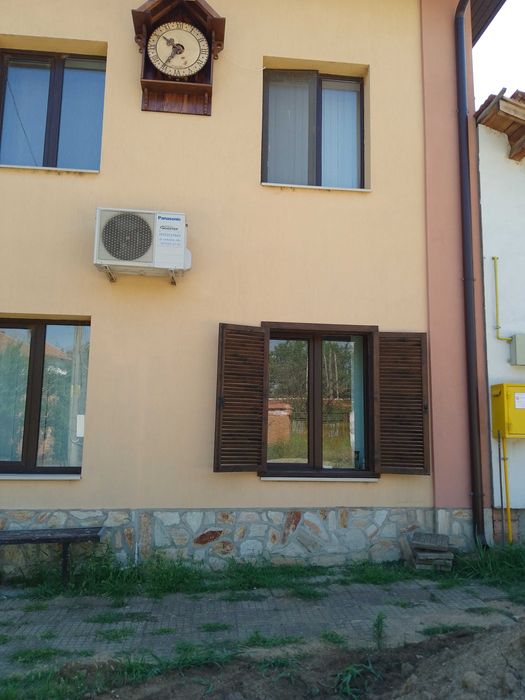 Стенен часовник от дърво