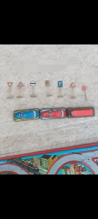 Joc cu 3 Mașinuțe din Tablă