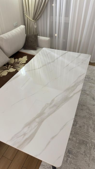 Стол кухонный,мрамор