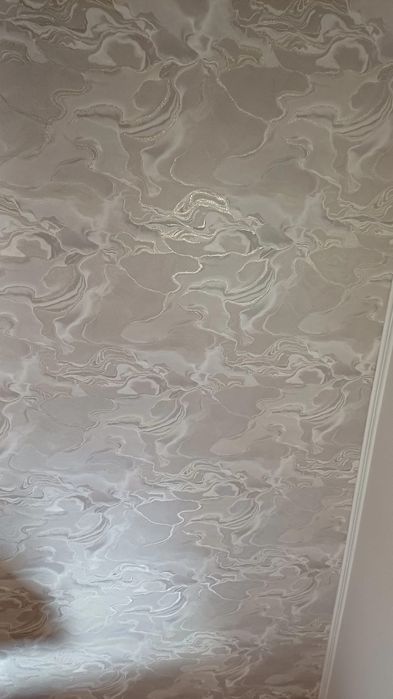 Качественные обои, остатки после ремонта
