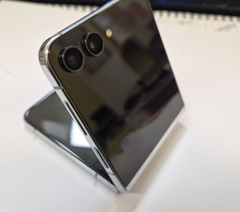 Samsung Z Flip 5 за части