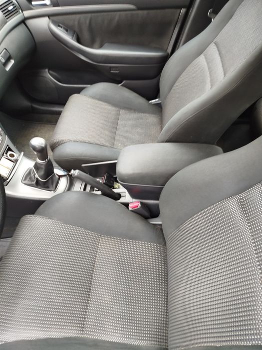 Продавам Тойота Авенсис 1,8 газ бензин