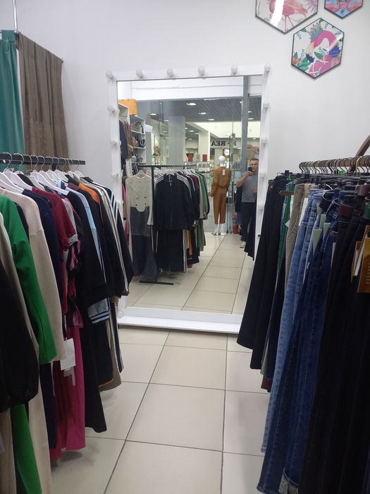 Зеркало для магазина