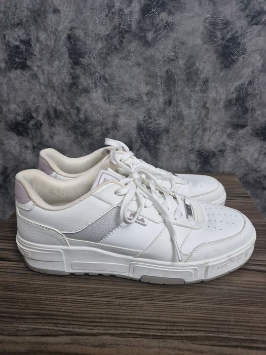 Женские кроссовки.