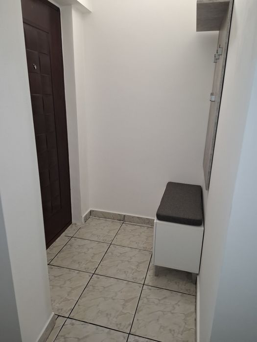 Inchiriez apartament 2 cam