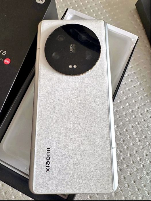 Vând Xiaomi 13 Ultra in stare foarte buna