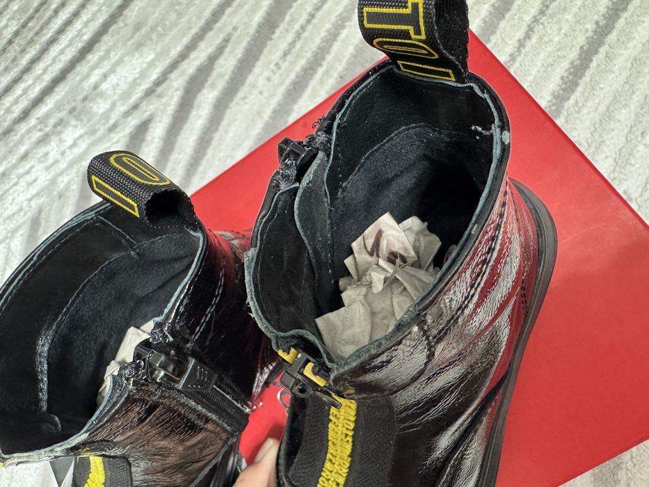 Продам детские ботинки