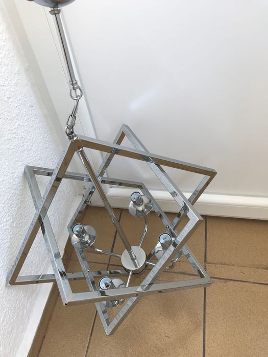 Модерен висящ полилей на верига