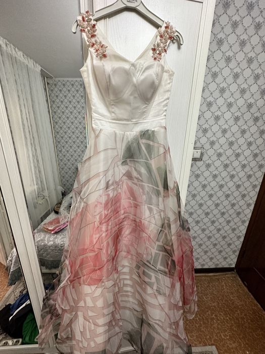 Нарядное вечернее платье