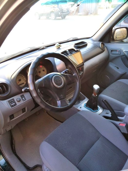 Продам машину toyota rav4