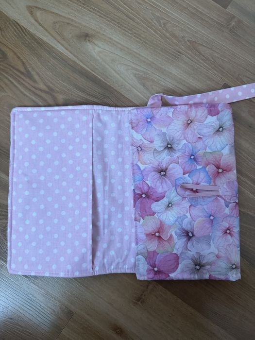 Дрешка за книга с цветен мотив