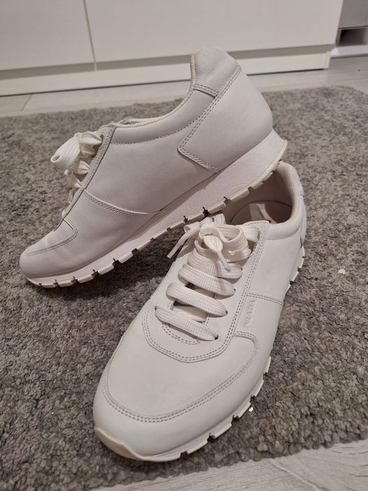 Vând pantofi sport Prada!