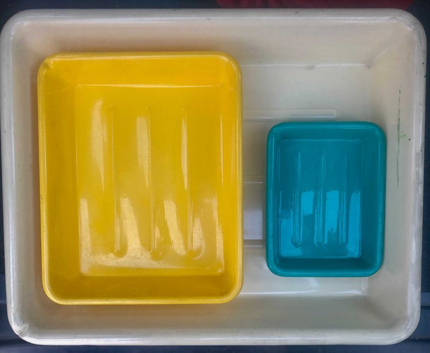 Продавам много запазени фотографски ванички и сушилня