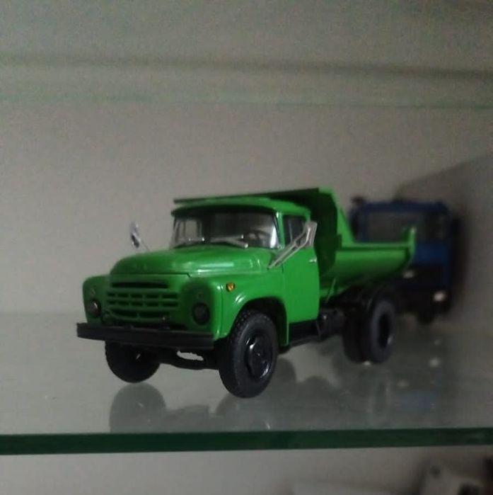 Продам модель ЗИЛ ММЗ 555 1/43