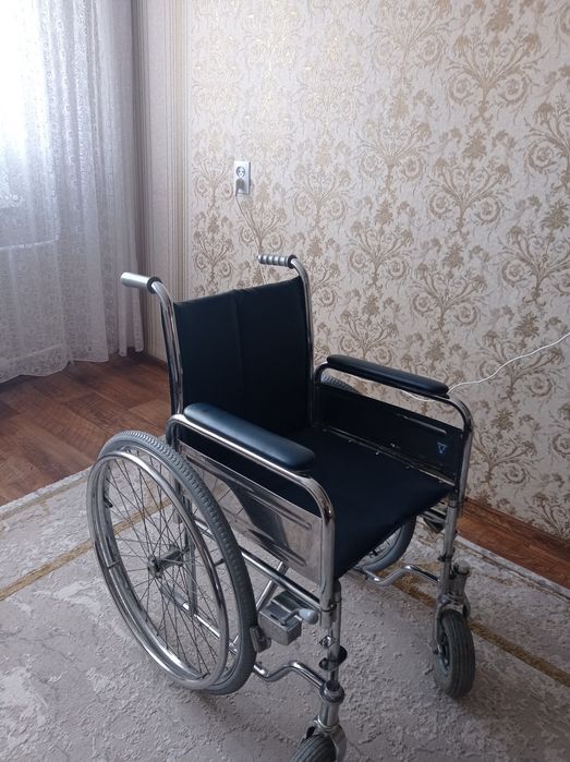 Продам инвалидную коляску