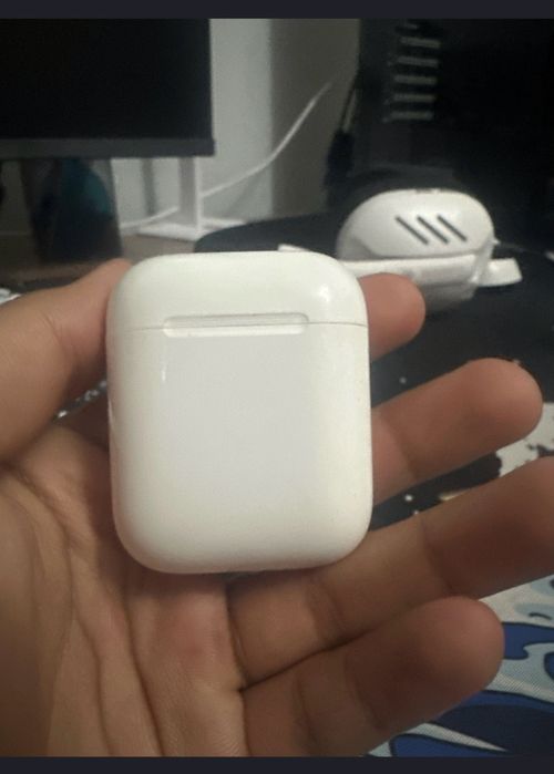 Продам кейс airpods 2
