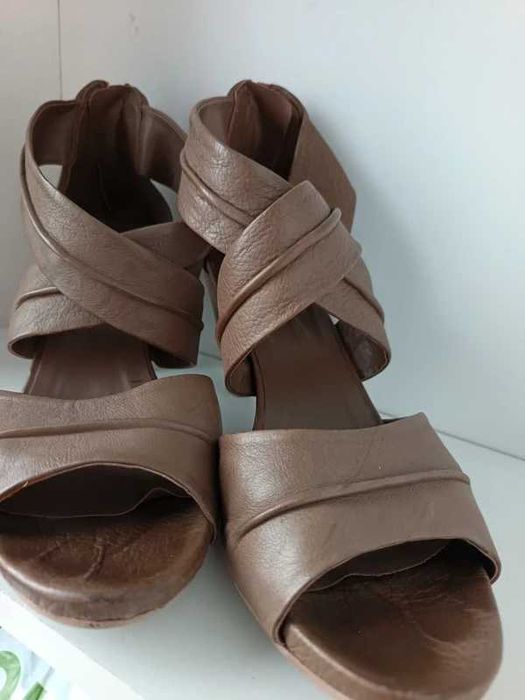 vand sandale pile naturala cu toc