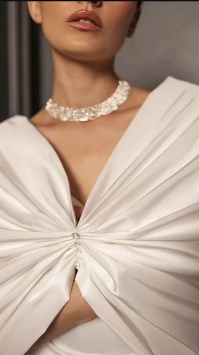 Атласное свадебное платье