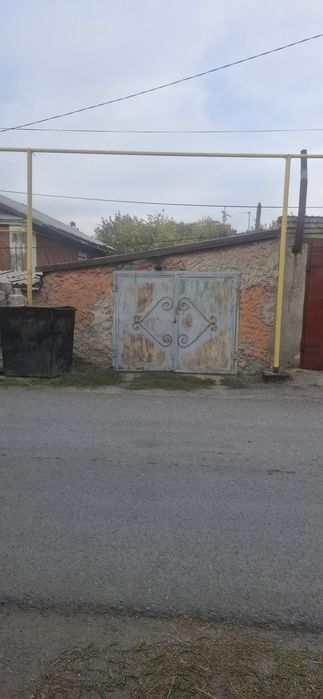 Мощные ворота горожа