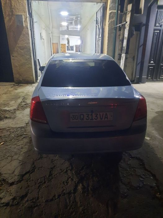 Ласетти 1.8 сотилади