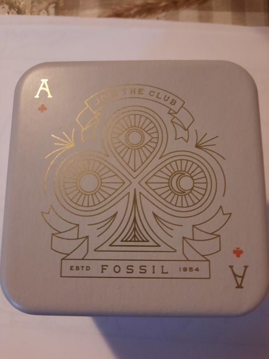 Много стилен и оригинален часовник fosil