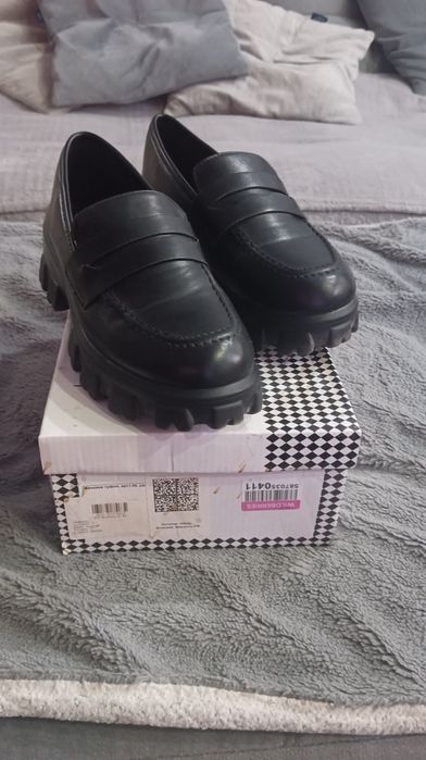 Продам обувь женскую.