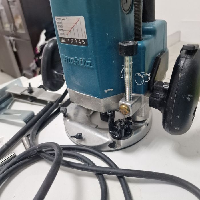 Продам  фрезер макита новый