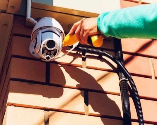 Electrician, Montaj prize, siguranțe, iluminat, plite, automatizari