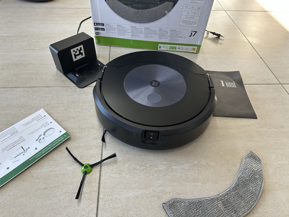 Robot aspirator iRobot Roomba Combo j7 (c7156)