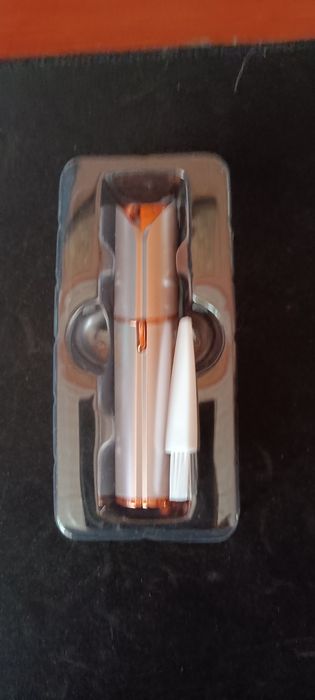 Electric hair shaver-aparat de ras axile.