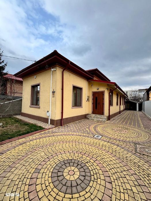 De inchiriat casa formata din 3 camere,zona ultracentrala, teren 555mp
