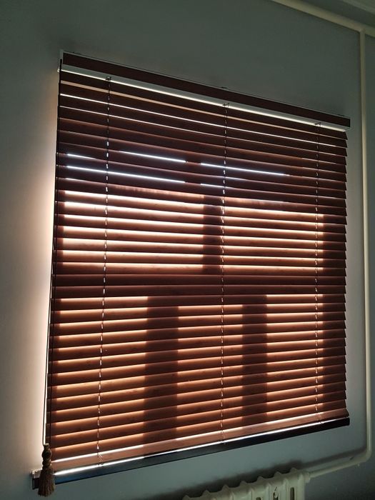 Parda Жалюзи derazaga