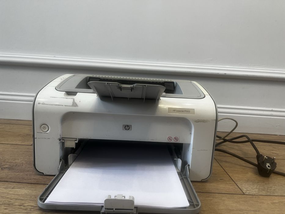 Срочно продам принтер HP Laser jet P1102.