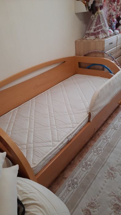 Кровать детская деревянная