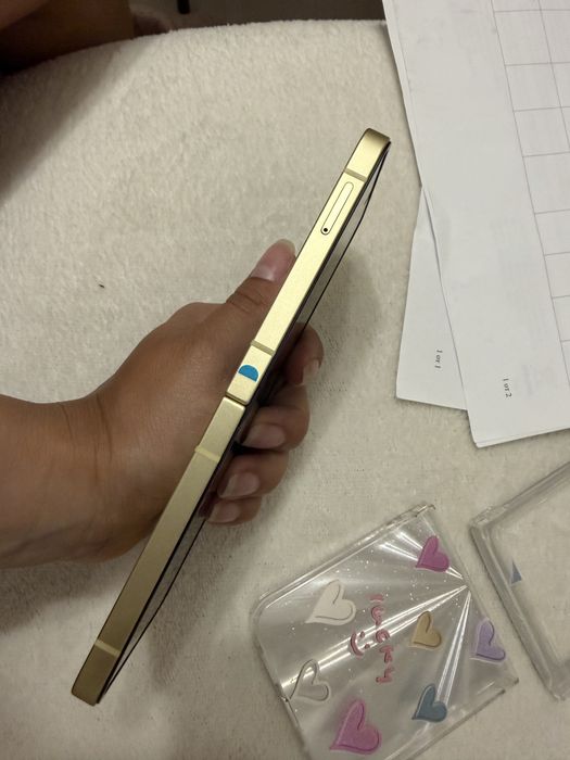 Samsung galaxy z flip 6 като нов в гаранция
