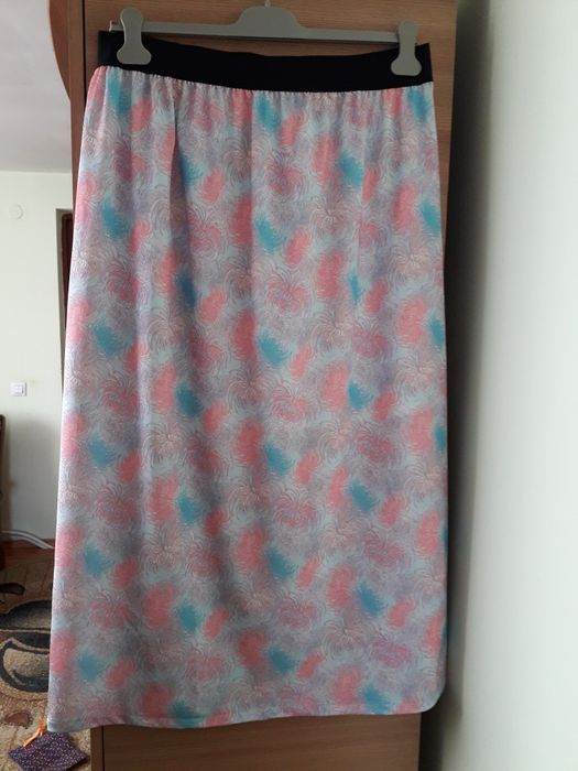 Fusta de vara cu floricele  .