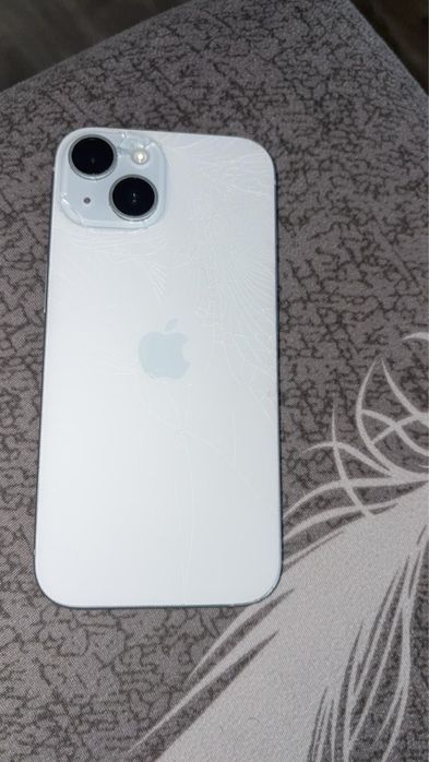 Vand iphone 15 simplu