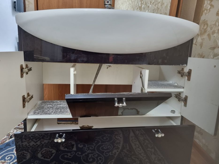 Раковина с тумбой для ванной