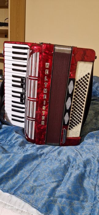 Vând acordeon  Weltmeister