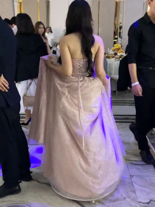 Вечернее платье пышное розовое